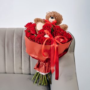 Bukiet z róży i misiem w folii