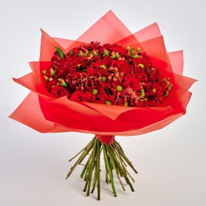 Bukiet z bordowej margerytki, czerwonej róży i alstromerii